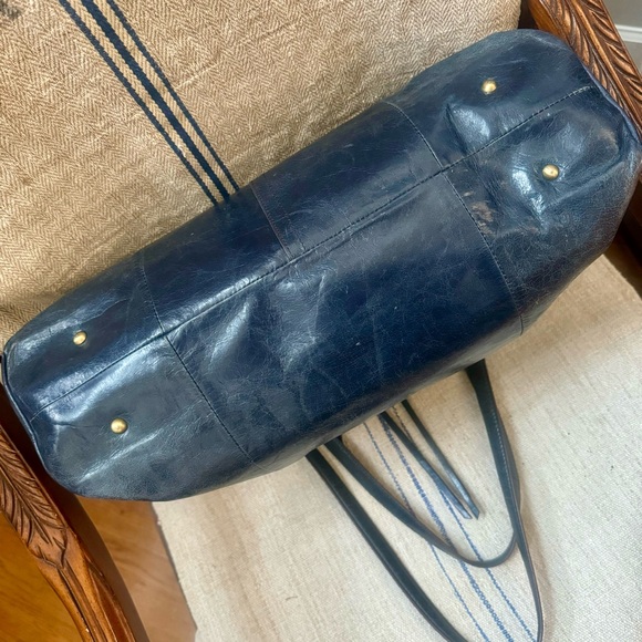 HOBO Delaney Shoulder Bag - Picture 12 of 16